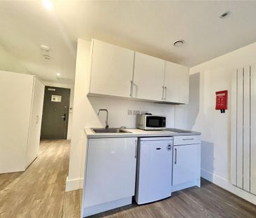 Studio to rent - Photo 2