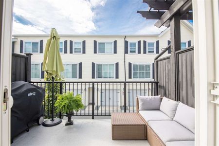 Beautiful Townhouse In Surrey - Photo 3