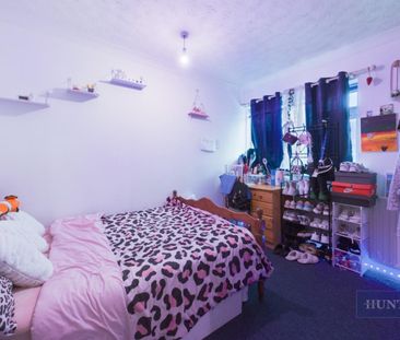 5 bedroom House To Let - Photo 4