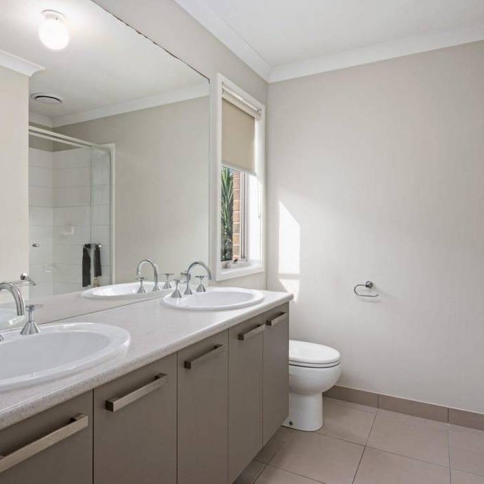 BEAUTIFUL 3 BEDROOM HOME THURGOONA - Photo 1