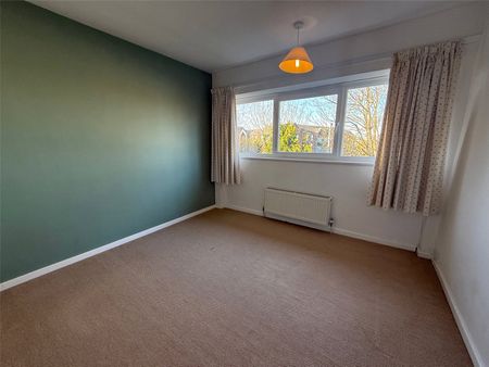 Grove Avenue, Epsom, Surrey, KT17 4DU - Photo 2