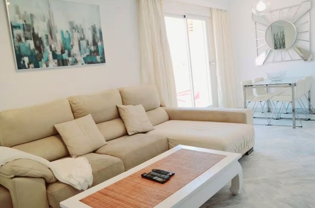 Apartamento de alquiler en Avenida Príncipe Salman, 1, La Dama de Noche - La Alzambra - Photo 1