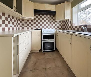 2 bedroom semi-detached house to rent - Photo 4