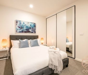Furnished 2 Bedroom 1 Study 1 Bath Apartment close to Victorian Gardens! - Photo 3