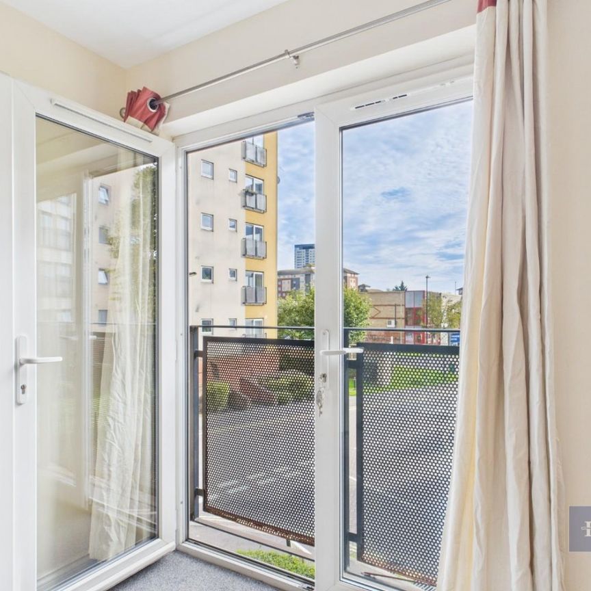 1 bedroom Flat To Let - Photo 1