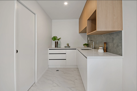 Private Self-Contained Studio in Modern Townhouse - Photo 2