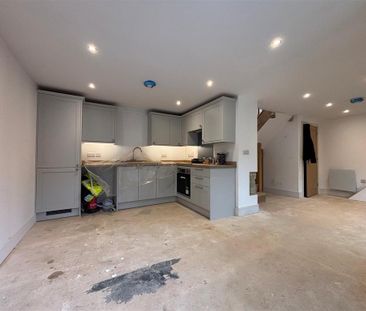 2 bedroom semi-detached house to rent - Photo 4