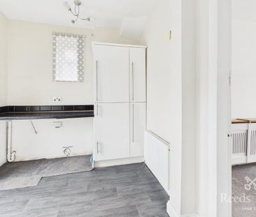 2 bedroom end of terrace house to rent - Photo 3