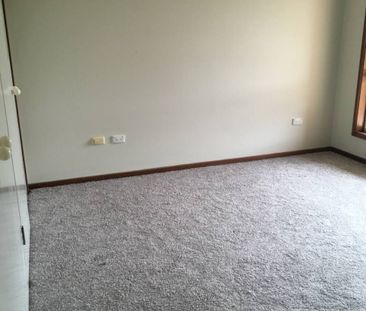 LOW MAINTENANCE, CENTRAL CONVENIENCE - Photo 2