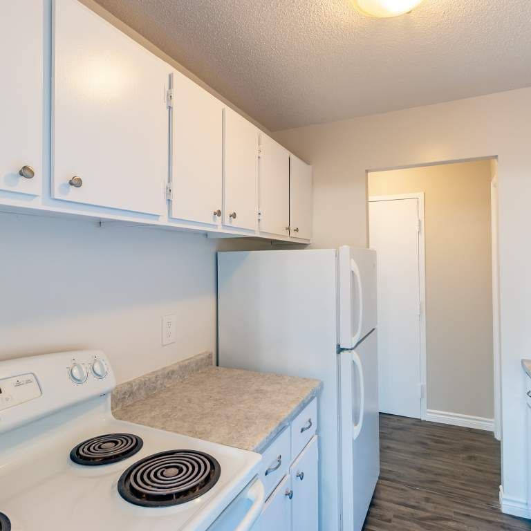 Lewis Court Apartments - ALL INCLUSIVE - Photo 1