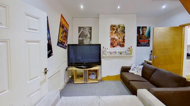 5 bedroom semi-detached house to rent - Photo 1