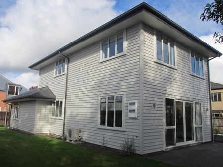 Modern 4 bedroom home in Fendalton. - Photo 2