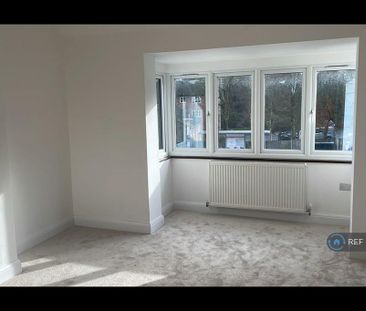 4 bedroom semi-detached house to rent - Photo 5