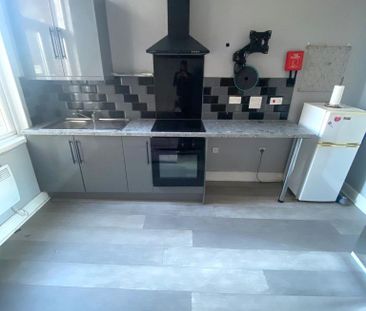 1 bedroom in a house share to rent - Photo 3