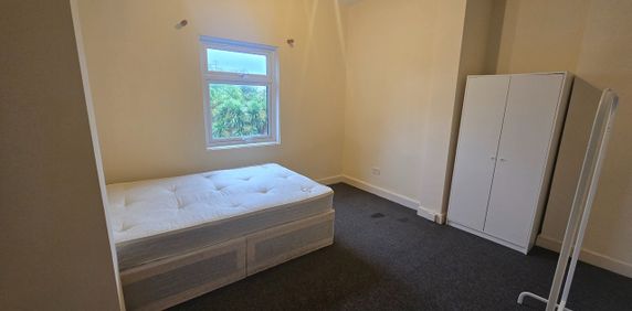 1 Bed Flat, Brownhill Road, SE6 - Photo 2