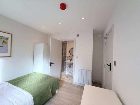 3 bedroom flat to rent - Photo 3