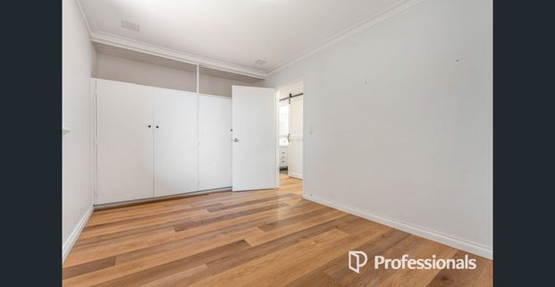 Bright & Modern 3x1 Home in Tuart Hill - Photo 1
