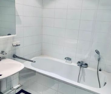 Stilvolle 2-Zimmer-Wohnung mit 2 Balkonen und Doppelstellplatz in B... - Photo 5