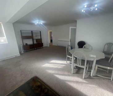 Newly Decorated Spacious Bedroom Ground Floor Apartment - Stonegrov... - Photo 3