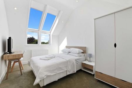 6 bedroom detached house to rent - Photo 4