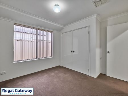 8 Chile Way, AUBIN GROVE WA 6164 - Photo 3