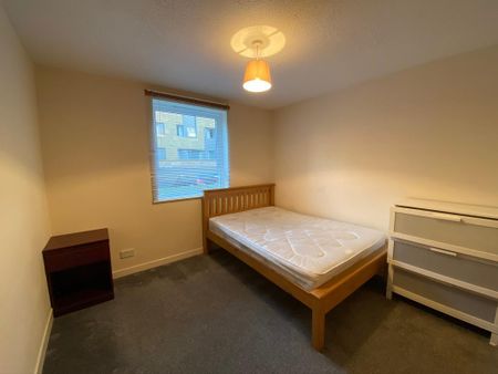 3 bedroom flat to rent - Photo 4