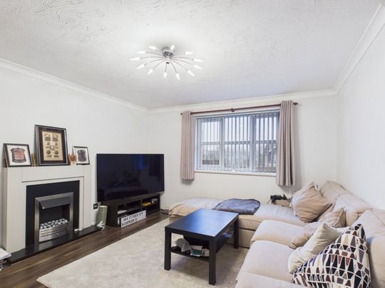 Redford Close, Feltham,TW13 - Photo 1