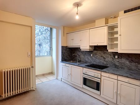 Location Appartement 3 pièces 86m² ROANNE 42300 - Photo 3