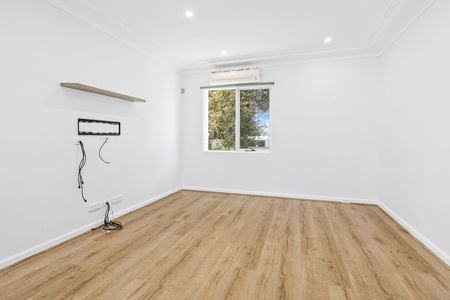 Renovated Family Sanctuary In a Beachside Locale - Photo 5