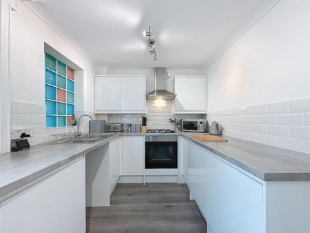 3 bedroom terraced house to rent - Photo 2