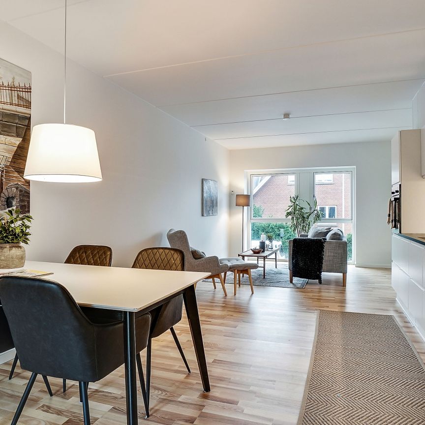 Strandparken 2 - Stilistisk flot 2-værelses lejlighed med egen terrasse – lige ud til Køge Bugt - Photo 1