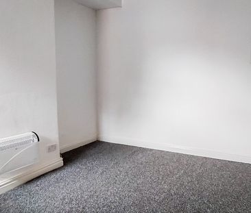 1 Bedroom Bedsit Flat For Rent - Photo 1