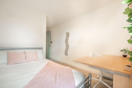 4 Bed Flat, Regent Terrace, S3 - Photo 3