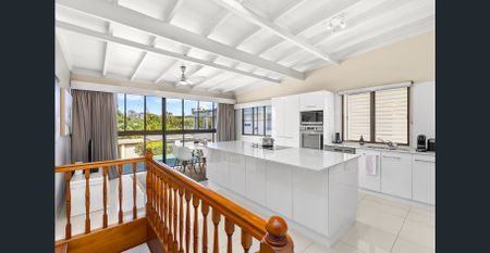 Beautiful 3 Bedroom Home with Study in Hamilton with Side Access! - Photo 4