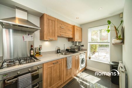 Waterloo Road, Crowthorne, Berkshire, RG45 - Photo 3