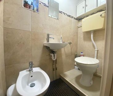 1 bedroom in a house share to rent - Photo 6