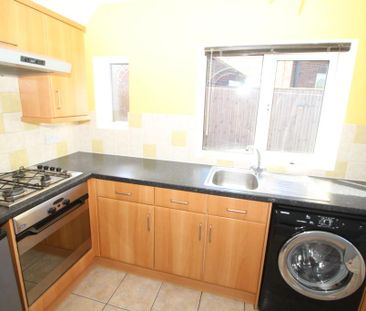 2 bedroom semi-detached house to rent - Photo 3