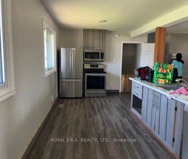 Detached Home For Lease | S9018349 - Photo 3