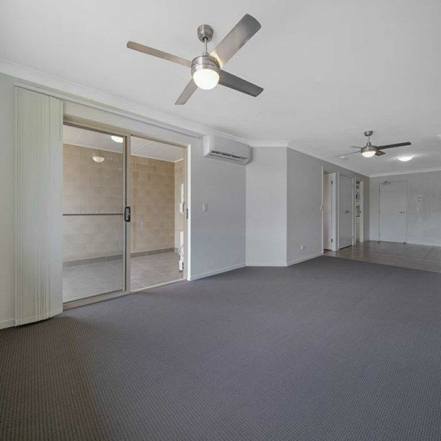 Modern 1-Bedroom Unit in Secure Complex Available 27/10/2026 - Photo 1