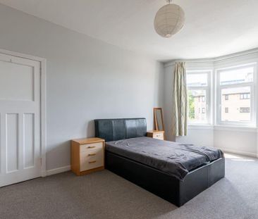 3 bedroom flat to rent - Photo 4
