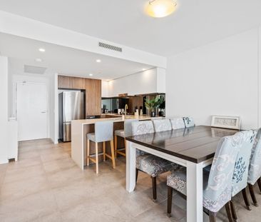 Gorgeous Oceanview 2 Bedrooms 2 Bathrooms 2 carparks in Labrador! - Photo 3