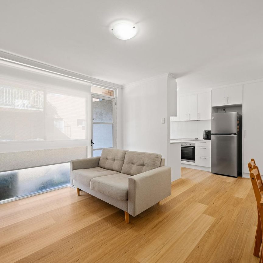 CONVENIENTLY LOCATED 2 BEDROOM UNIT + GARAGE - Photo 1