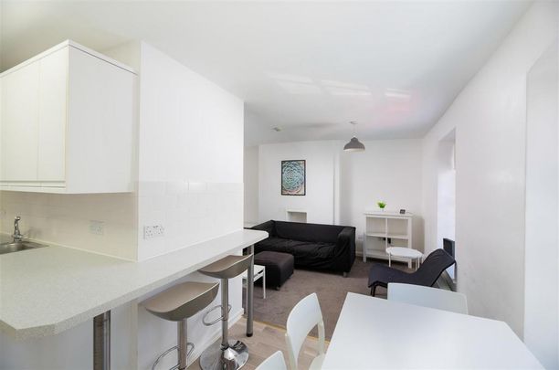 3 bedroom flat to rent - Photo 1