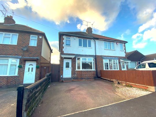 3 bedroom semi-detached to let - Photo 1