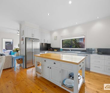 Spacious Family Living in Ararat's Popular West End - Photo 2