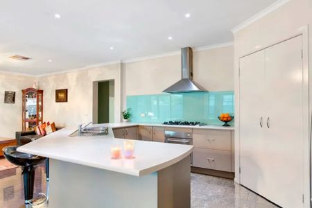 17 Teeside Way, Keysborough VIC 3173 - House For Rent | Domain - Photo 4