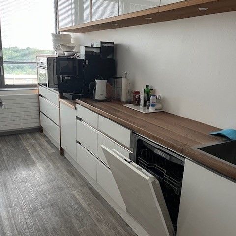 Moderne Gewerbefläche mit 13 Räumen - Komplette Etage - Photo 1