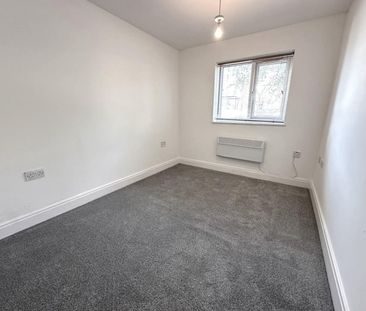 2 bedroom Flat To Let - Photo 5
