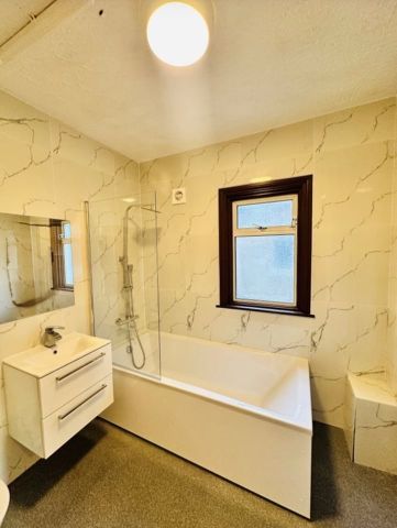 Room in a Shared House, Shrewsbury Road, E7 - Photo 4