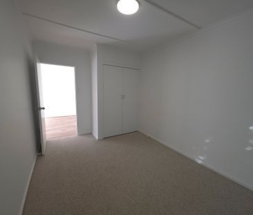 Freshly painted one bedroom apartment! - Photo 1